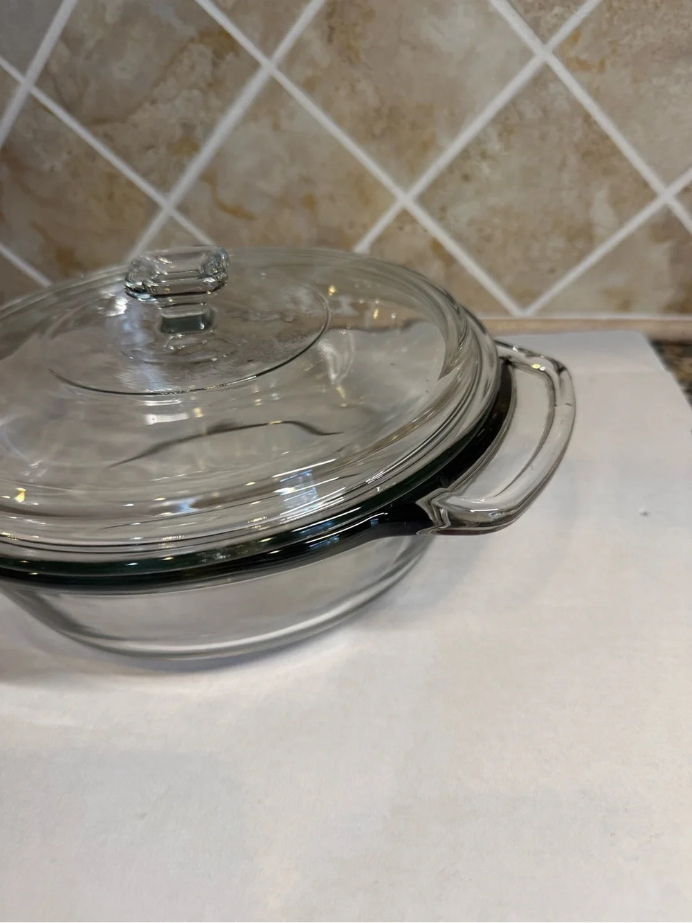 Anchor Hocking Encore 1.5 Qt Glass Casserole Dish with Lid, 8.25” Round EUC